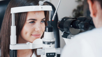 Астигматизм: причини та симптоми
