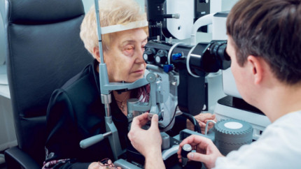 Кому необхідно першочергово звернутися до офтальмолога?