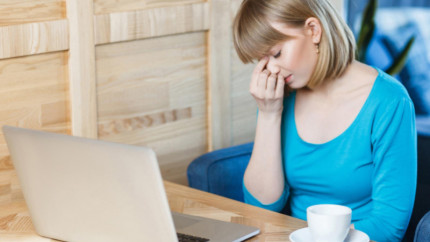 Почему болят глаза?