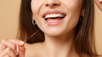 Навіщо потрібна зубна нитка? Навіщо потрібна зубна нитка?